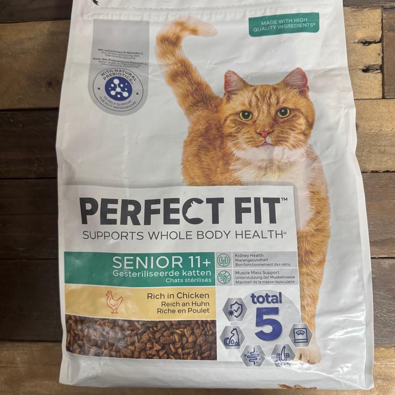 2.8Kg Perfect Fit Complete Dry Senior 11+ Chicken Cat Food (1x2.8kg)