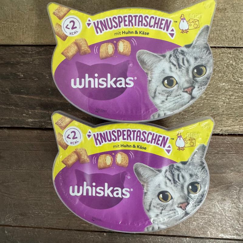 8x Whiskas Temptations Cat Treats with Chicken & Cheese Tubs (8x60g)